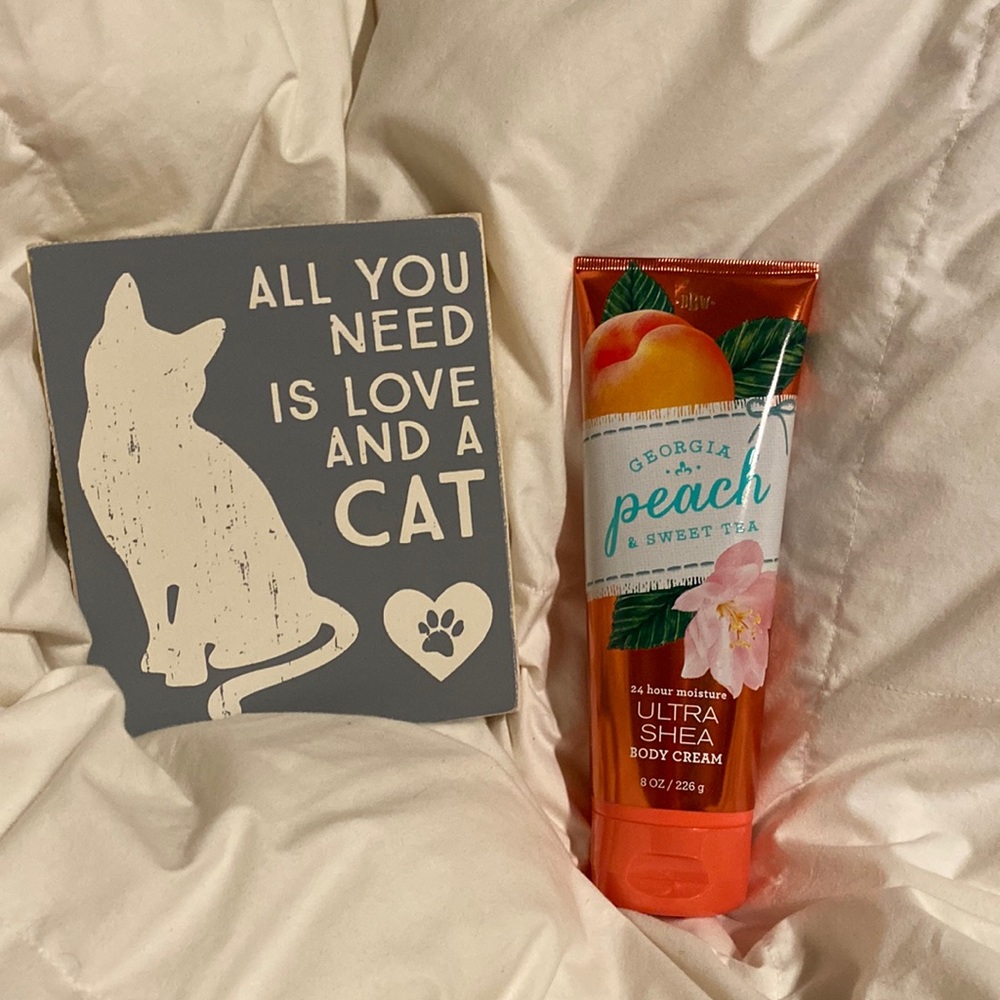 🐰NWT Bath & body works Georgia peach lotion🐰